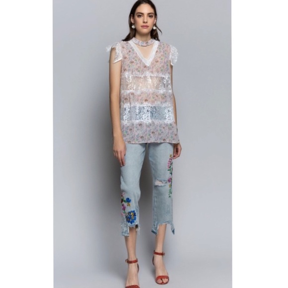 *SALE* POL Lace Detail Floral Top - Picture 6 of 9
